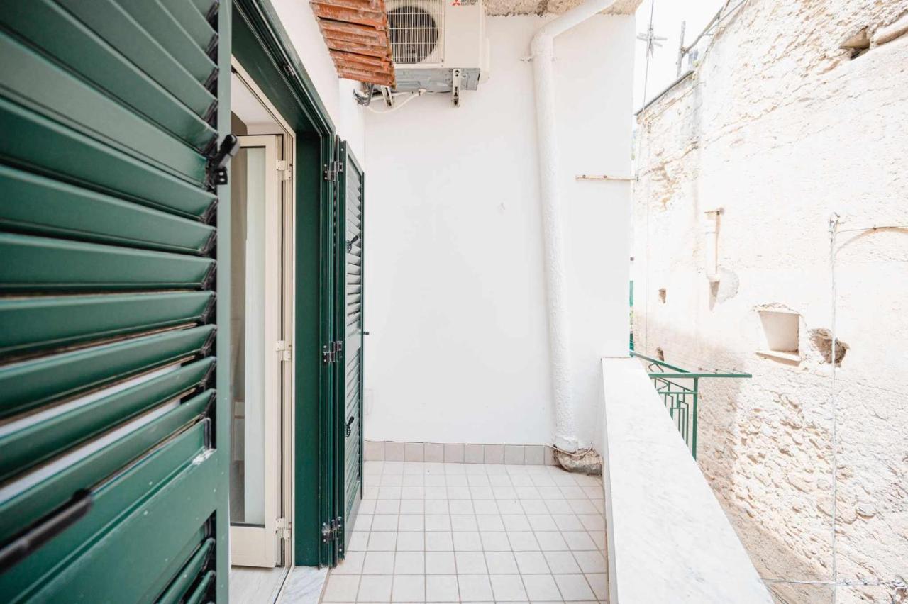 White Amalfi Centro Storico By Italianhost Apartment Exterior photo