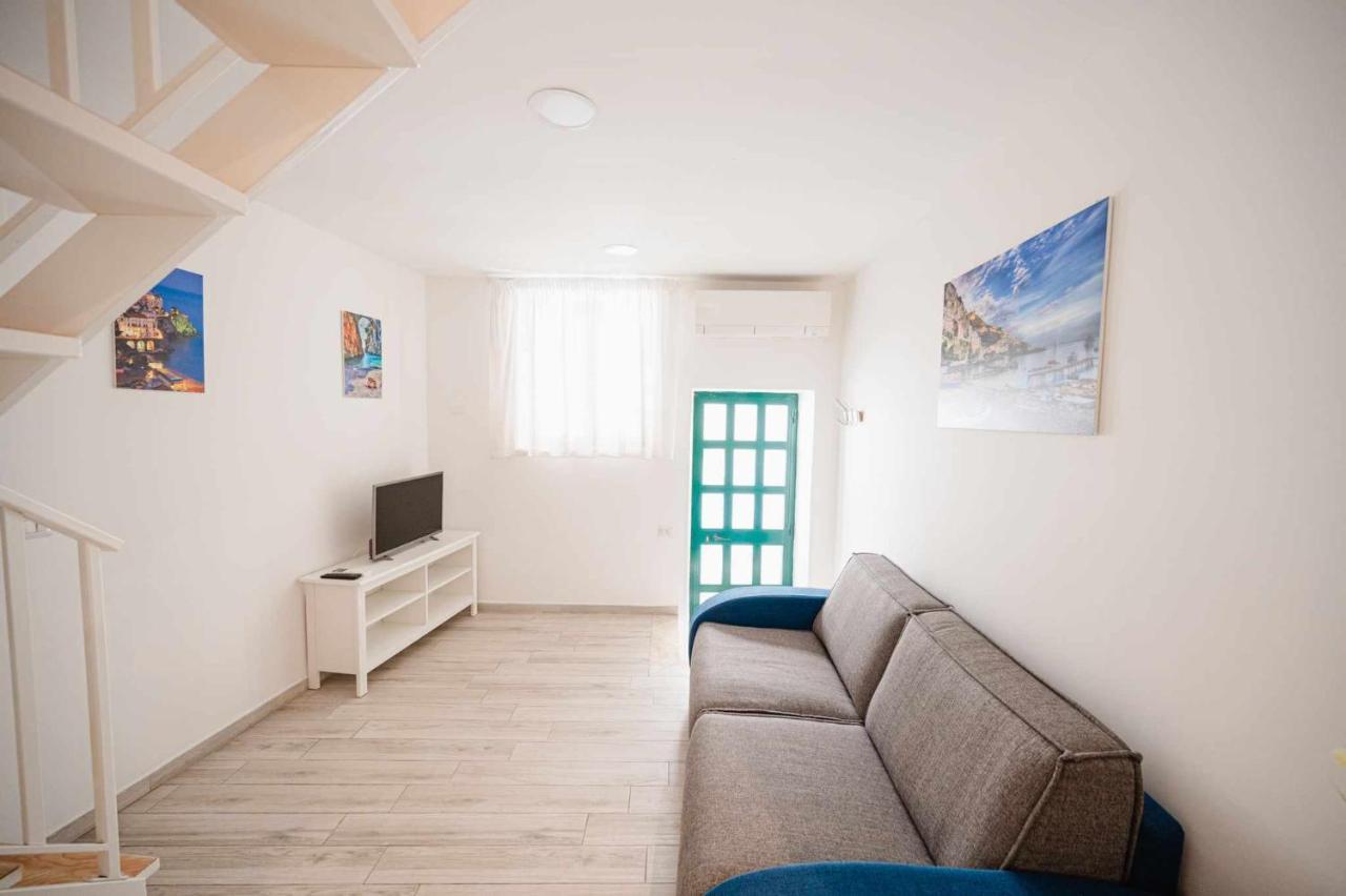 White Amalfi Centro Storico By Italianhost Apartment Exterior photo