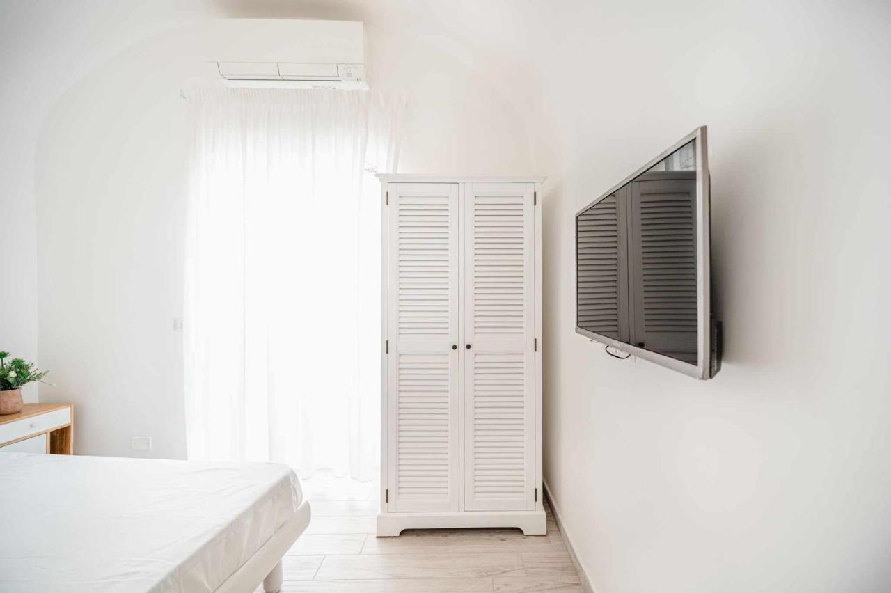 White Amalfi Centro Storico By Italianhost Apartment Exterior photo